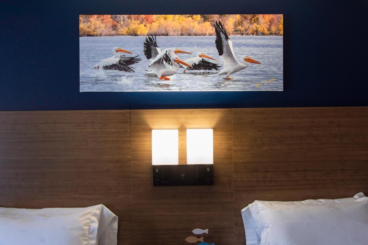 Hilltop Inn & Suites Grove Buitenkant foto