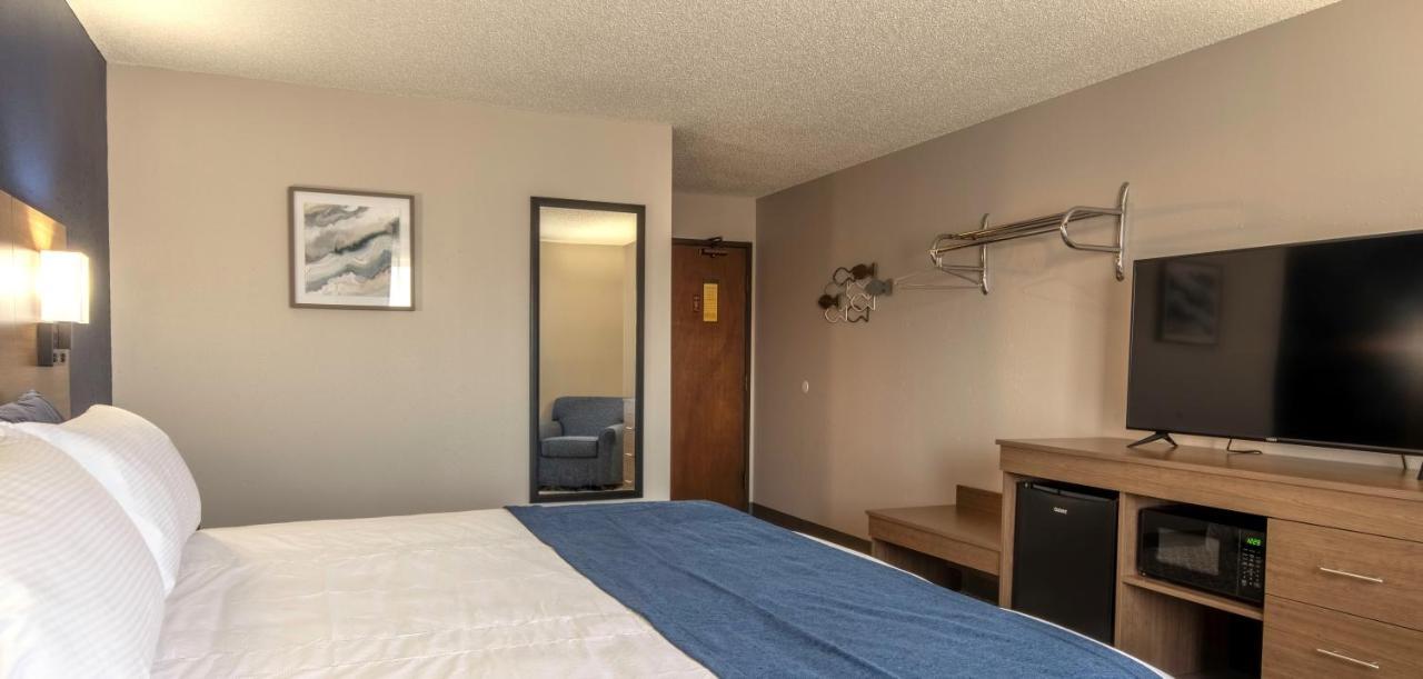 Hilltop Inn & Suites Grove Buitenkant foto