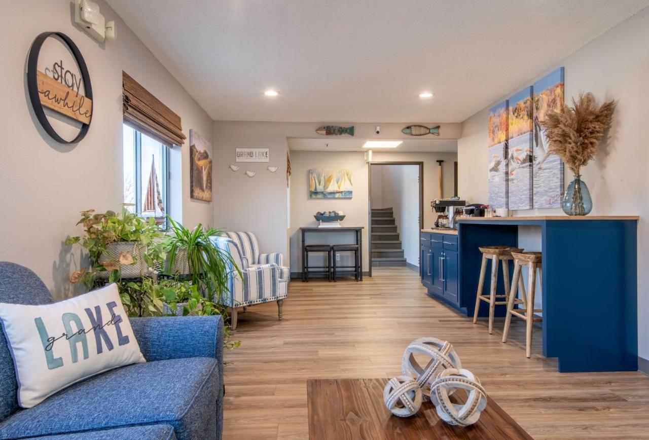 Hilltop Inn & Suites Grove Buitenkant foto