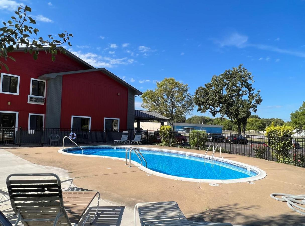 Hilltop Inn & Suites Grove Buitenkant foto
