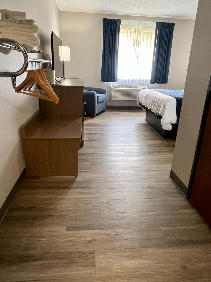 Hilltop Inn & Suites Grove Buitenkant foto