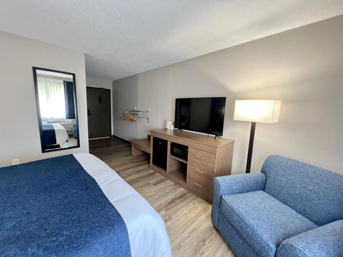 Hilltop Inn & Suites Grove Buitenkant foto